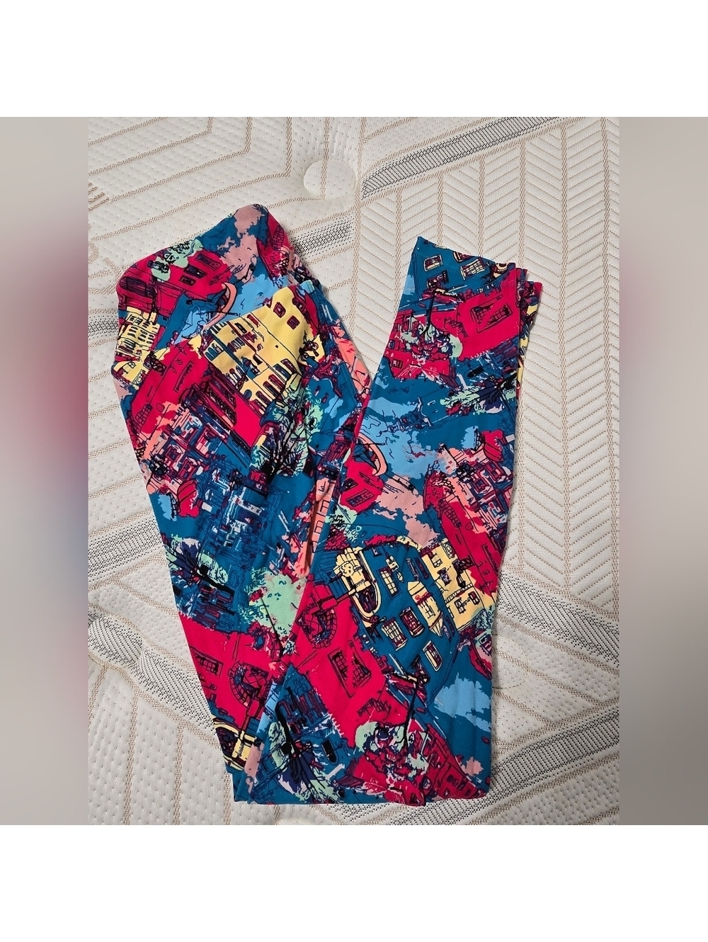 NWOT LuLaRoe Women's One Size Leggings Pink and Blue Abstract Print